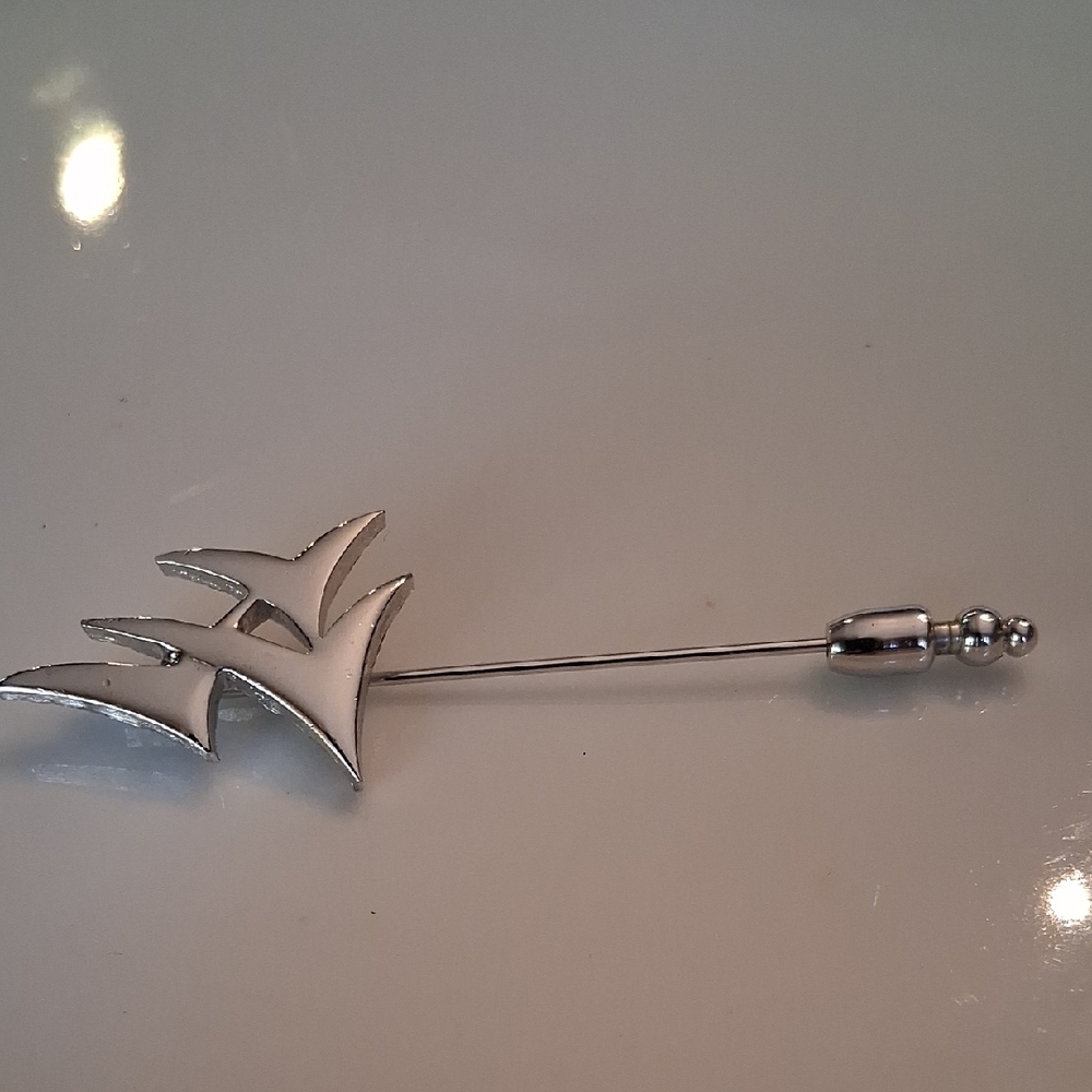 Vintage Trifari Trio Of Seagulls Stick Pin